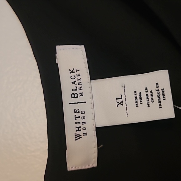 NWT Whitehouse Black Market black sleeveless shell top with applique Sz XL - Picture 4 of 7